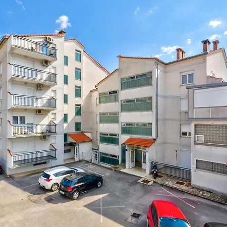 Natali Apartment